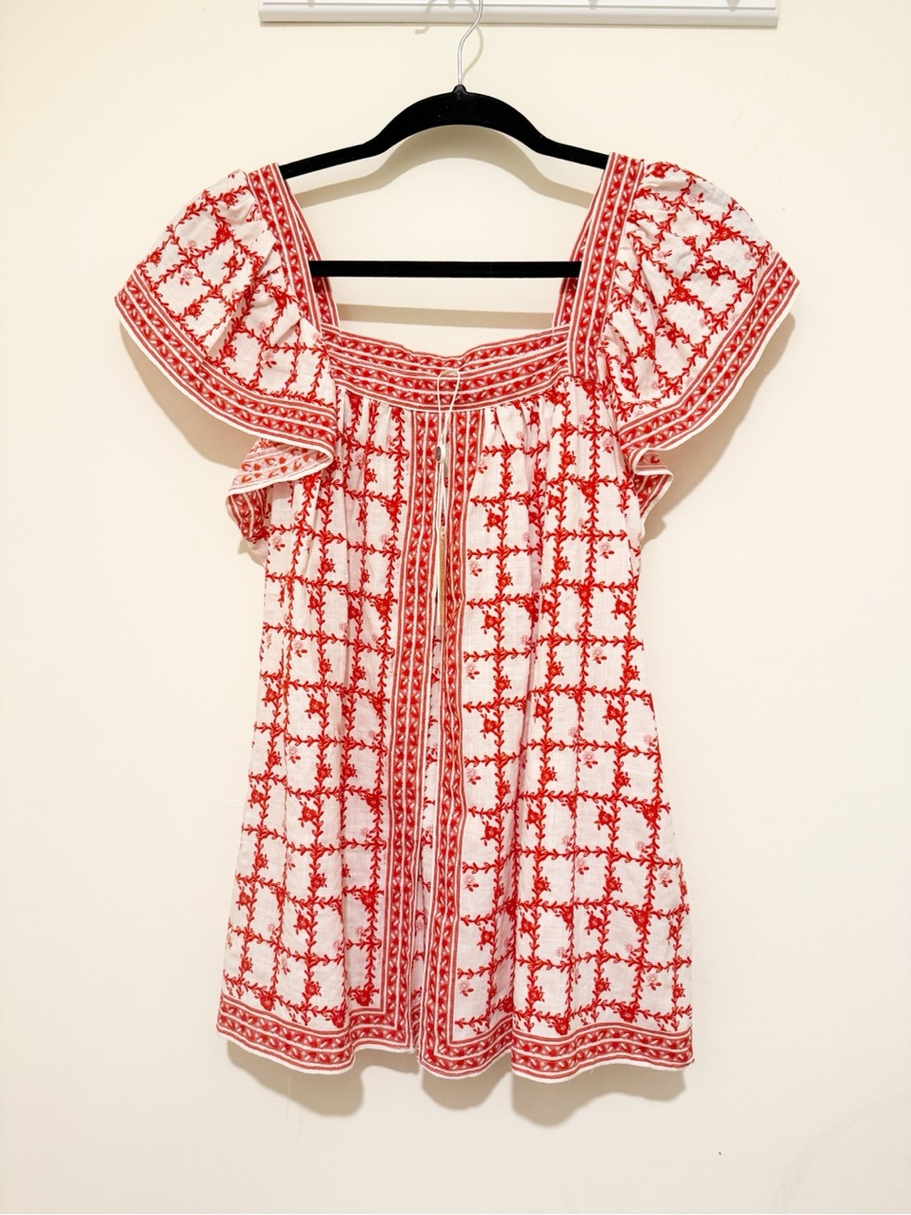 Max Studio White and Red Embroidered Flutter-Sleeve Tunic Top